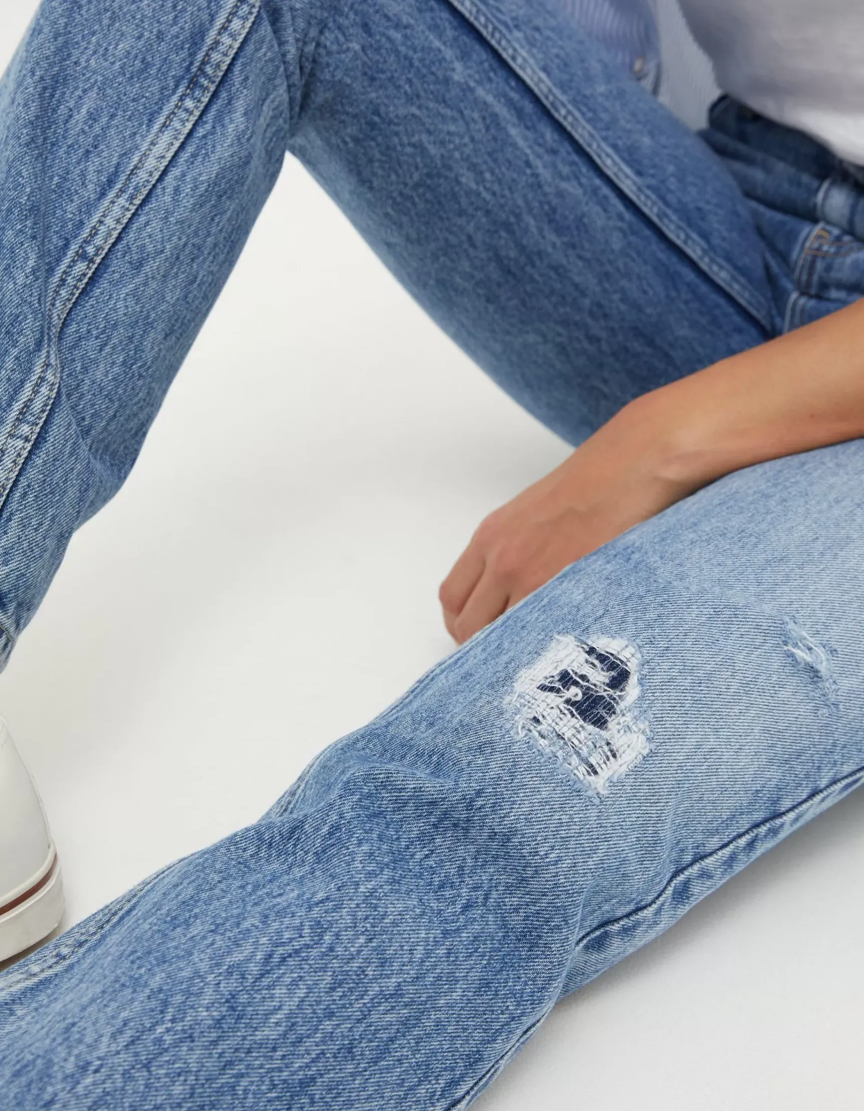 FatFace Rip And Repair Mom Jeans|Women Jeans & Dungarees